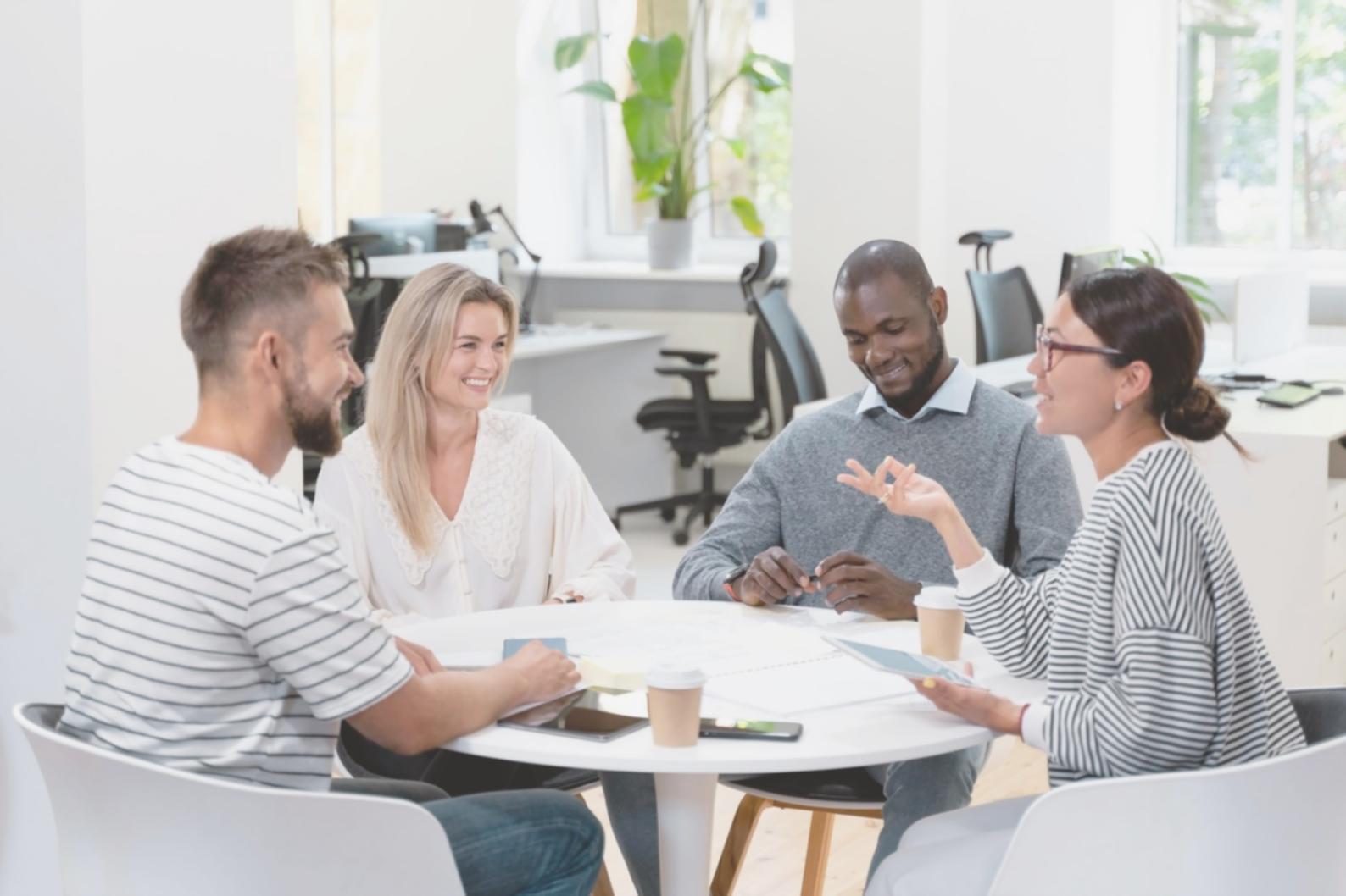 Team bei der Datenanalyse